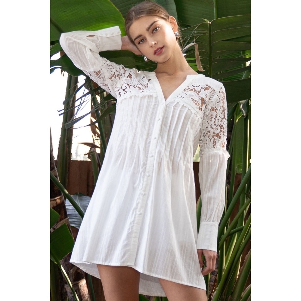 POL Ivory Woven Cotton and Lace Pleated Button Down Tunic Top